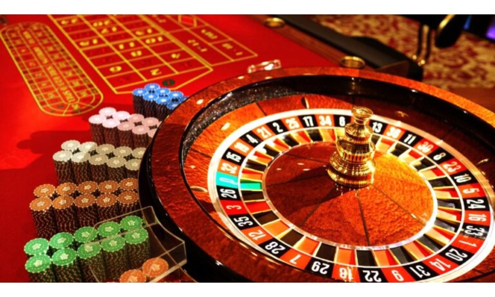 How do online baccarat systems coordinate betting phases?